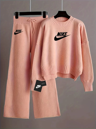 Completo da donna con maglione lavorato a maglia